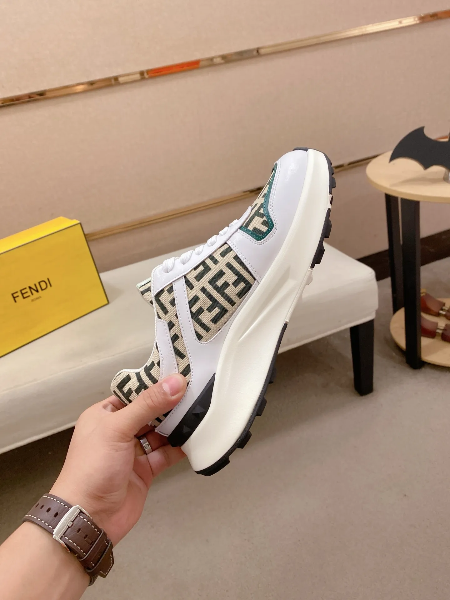 Men's shoes 💰 462💰 (fendi) New style 👊🏻 upper 🇮🇹 imported cowhide fabric 🇩🇪 lining imported sheepskin lining. The original outsole is molded to highlight the identity of every man, and the upper foot is elegant and stable🚶🏻🚶🏻The high-end custom counters reproduce the original version📯No matter the wind or rain, the shoe last remains unchanged and can withstand the verification of time🔍️,🔵 Size: 38-44